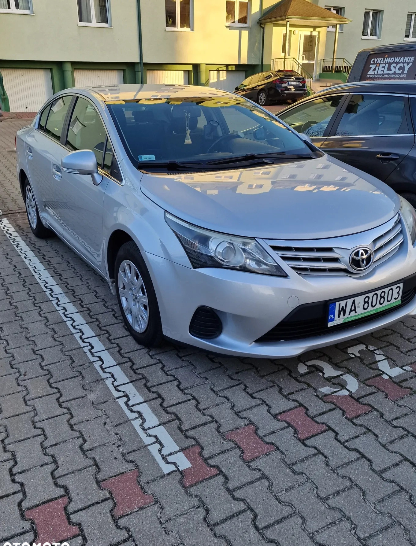 Toyota Avensis cena 42000 przebieg: 164600, rok produkcji 2013 z Warszawa małe 254